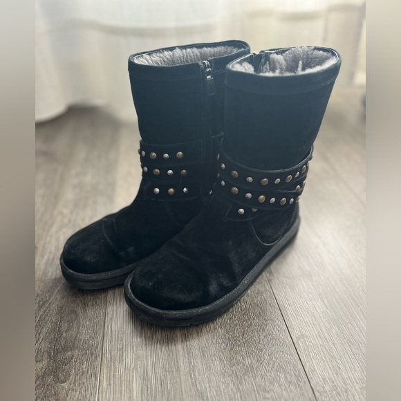 Ugg Short Boots - Picture 5 of 6